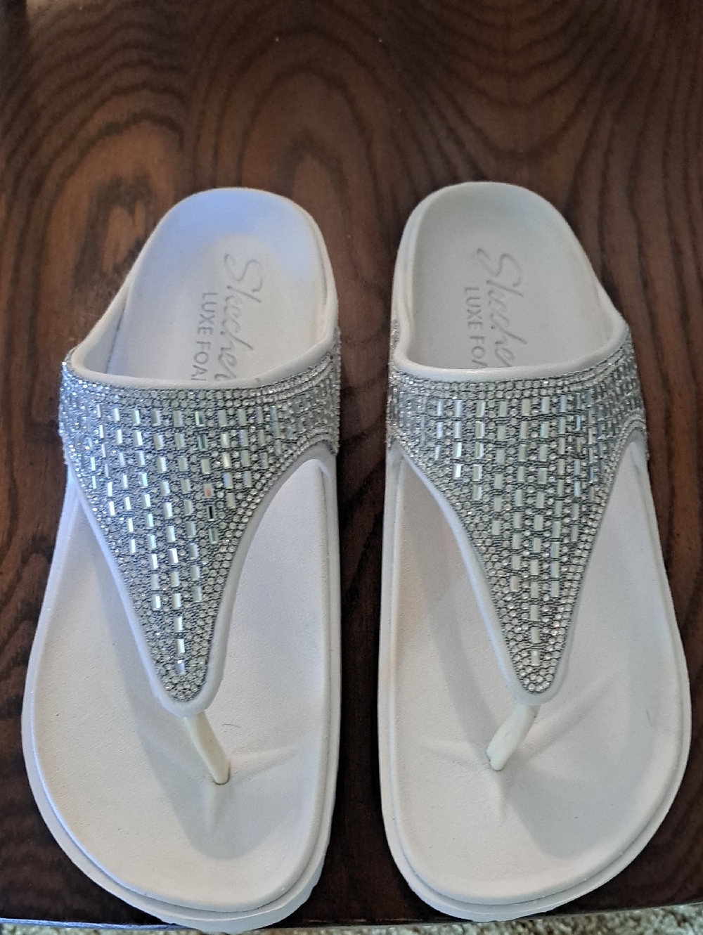 Skechers White Rhinestone Luxe Foam Thong Sandals Like New